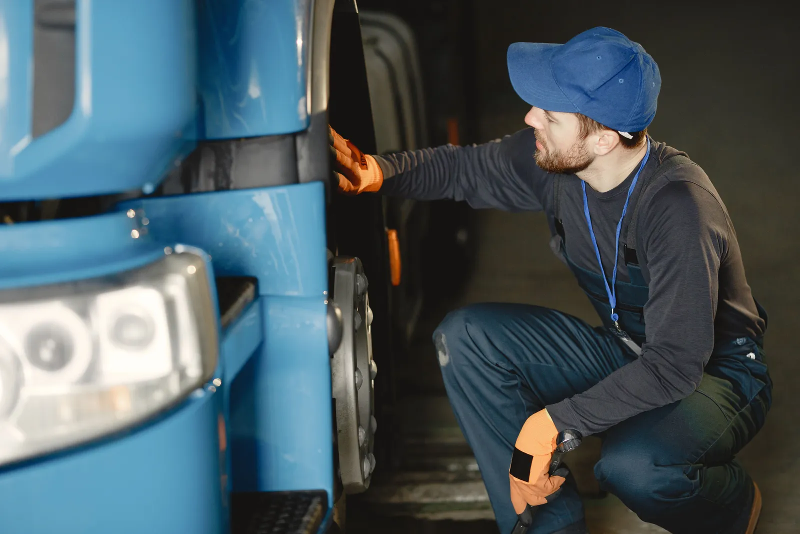 dépannage pneu camion Pontoise à Pontoise par un technicien de Réparation Pneu Camion